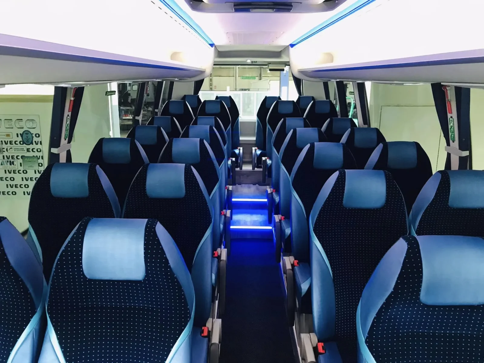 Autocar para transporte de equipos deportivos en Sevilla